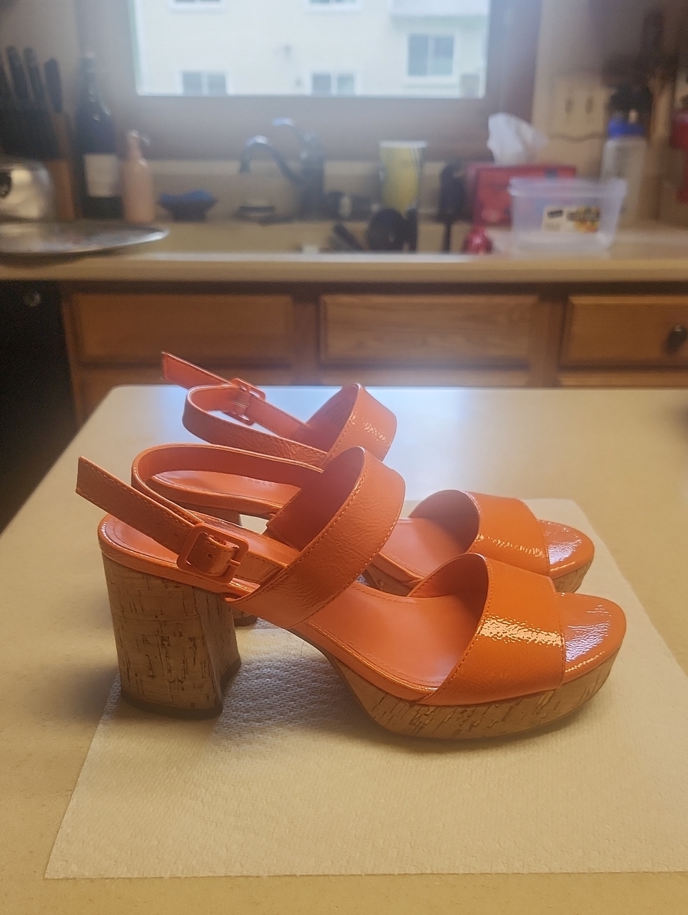 Kenneth Cole Reaction Orange Patent Block Heel Sandals, Women's Size 7.5, GUC - Picture 8 of 9